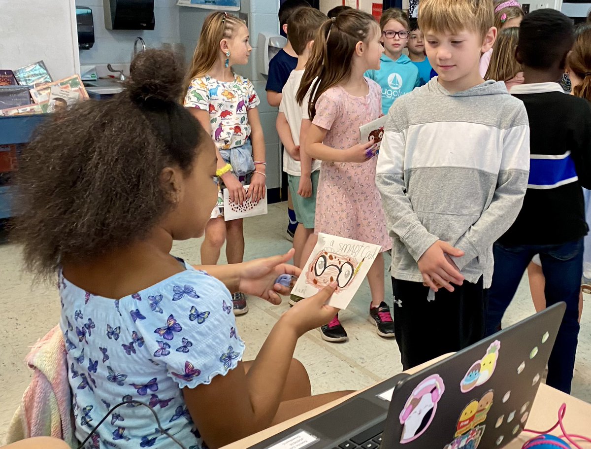 MADISONCUSD200's tweet image. As 3rd graders are about to begin state testing, their first grade buddies come in to deliver cards of encouragement! So touching! #yourcommunityschools #madisonstrong