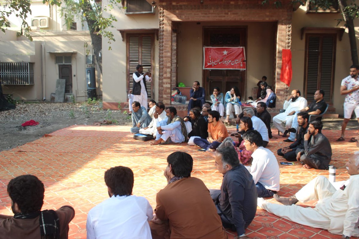 pmkp_punjab's tweet photo. 9 اپریل 2023بروز اتوار کو لاہور میں پاکستان مزدور کسان پارٹی کے زیر احتمام پارٹی کے بانی رہنما اور عظیم انقلابی کامریڈ اسحاق محمد کی برسی کے حوالے سے وچار اکٹھ اور بیٹھک تصویری جھلکیاں!
#LongLivePakistanMazdoorKisanParty
#LongLivePeoplesResistance
#LongLiveRevolution
#PMKP https://t.co/OYX1590RmE