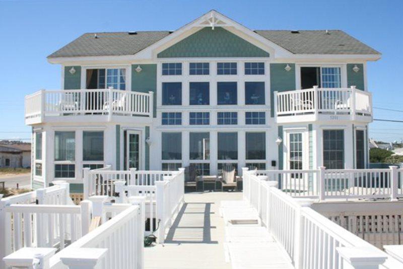 SeasideVacation's tweet photo. FRAGILE MAGIC, a , 4-bedroom, OCEANFRONT, Outer Banks vacation rental had a last minute cancellation for the week of 4/15-4/22. 
BOOK NOW: https://t.co/KGcXhQBRaQ
🐬 4-Bedroom, Oceanfront, In Kitty Hawk
🐬 Hot-Tub
🐬 Ocean Views
🐬 Private Walkway To The Atlantic
#outerbanks https://t.co/AX6AG6ARUU