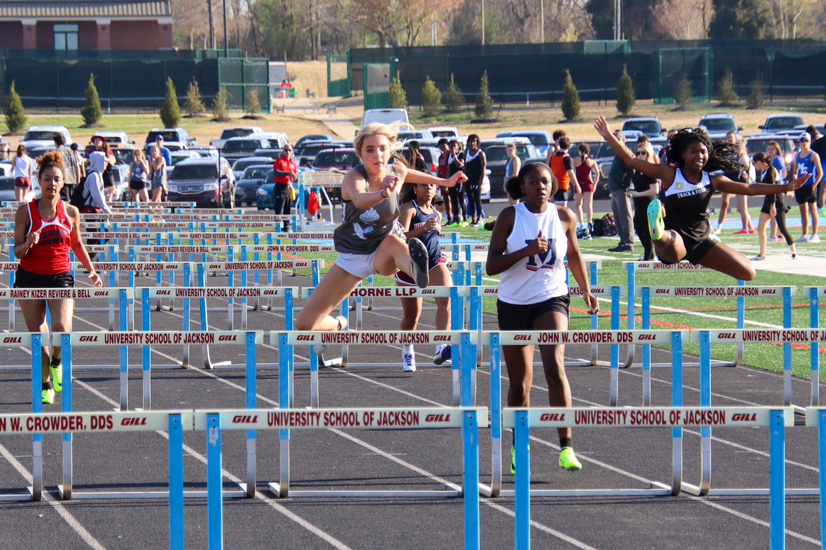 JasonPSchultz's tweet image. USJ is the place to be tonight. The weather is supposed to be perfect, and I guarantee the place will be jumping!😉 Start time 3:45 PM Field, 4:30 PM Track until finished(approx 10 PM). 25 different schools, 500+ athletes, including several state champions will be competing.