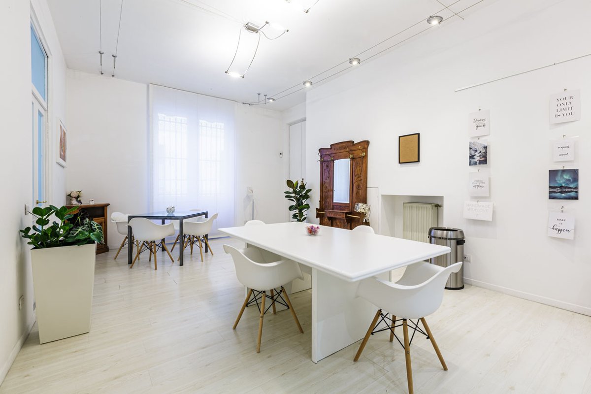 CoworkingMilan's tweet photo. Tra Piola e Loreto, in una villa liberty di inizio ‘900, c’è un posto speciale che unisce il passato al moderno. Un angolo fuori dal tempo, dove talento e creatività trovano il loro giusto spazio. #coworkingmilano
Vieni a trovarci: i nuovi uffici sono pronti! #coworking https://t.co/AavWG7YWca