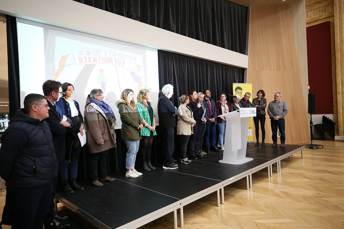 MacarezF's tweet photo. 🔎 Clôture de l’#hackathon organisé par le #FABLAB, avec le soutien de nombreux partenaires, sur le thème du “#développementdurable sur l’Agglo du Saint-Quentinois” 👉 Environ 70 participants ont pu présenter leurs différents projets ! 

Un grand bravo à tous les participants 👏 https://t.co/MziCqSRVu7