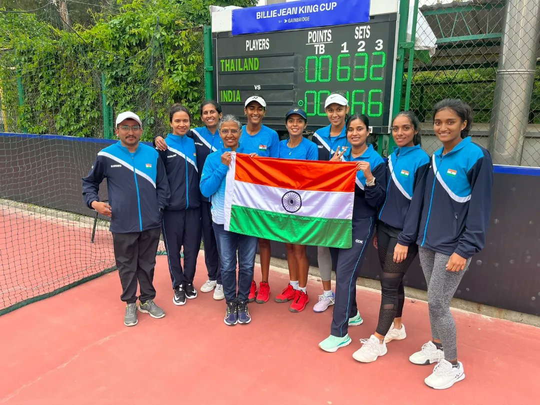AITA__Tennis's tweet photo. Aces , Smashes and pure Determination - that's what it takes to win ....🇮🇳❤️🎾 

The sound of victory - the cheers of team India after the successful day 1 at BJK_Cup...✅ 

India beats Thailand 2-1

#BJK_Cup #Asia_Oceania #Group_I #team_india🇮🇳❤️ https://t.co/4gMU91au3y