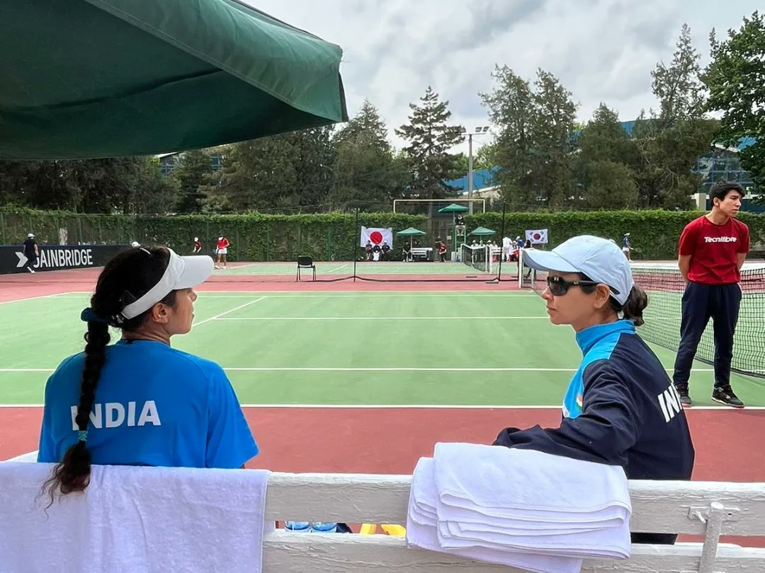 AITA__Tennis's tweet photo. Aces , Smashes and pure Determination - that's what it takes to win ....🇮🇳❤️🎾 

The sound of victory - the cheers of team India after the successful day 1 at BJK_Cup...✅ 

India beats Thailand 2-1

#BJK_Cup #Asia_Oceania #Group_I #team_india🇮🇳❤️ https://t.co/4gMU91au3y