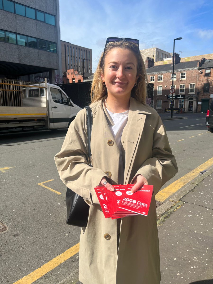 LifeshareUK's tweet image. This week Ellie from @SJOG_uk stopped by to pick up SIMs to support their clients who are victims of trafficking and modern-day slavery. 400GB of data to help people connect with support, loved ones and friends!

@MancDigiColl #digitalexclusion #datapoverty