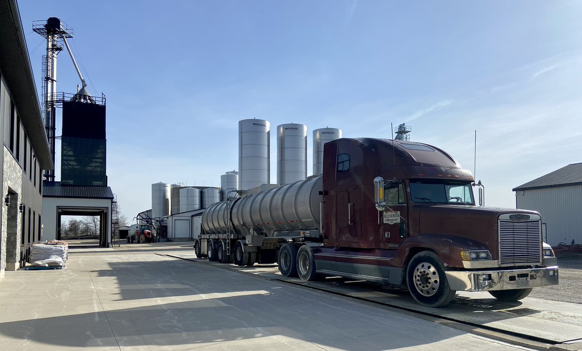 SPRING is here! Bluewater’s Liquid WHEAT Fertilizer loaded and ready to hit the road. 🚛💦
•
•
•
#BluewaterAgromart