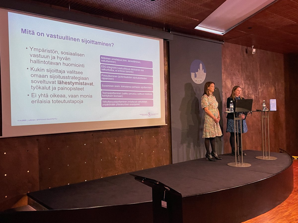 SuomenPankki's tweet photo. Johtava vastuullisuusasiantuntija @AnnaHyrske @SuomenPankki ja salkunhoitaja @MLnnroth Kirkon eläkerahastosta käsittelivät vastuullista sijoittamista #rahamuseo'n #studiamonetaria -luennolla https://t.co/mlDsEUrg1K