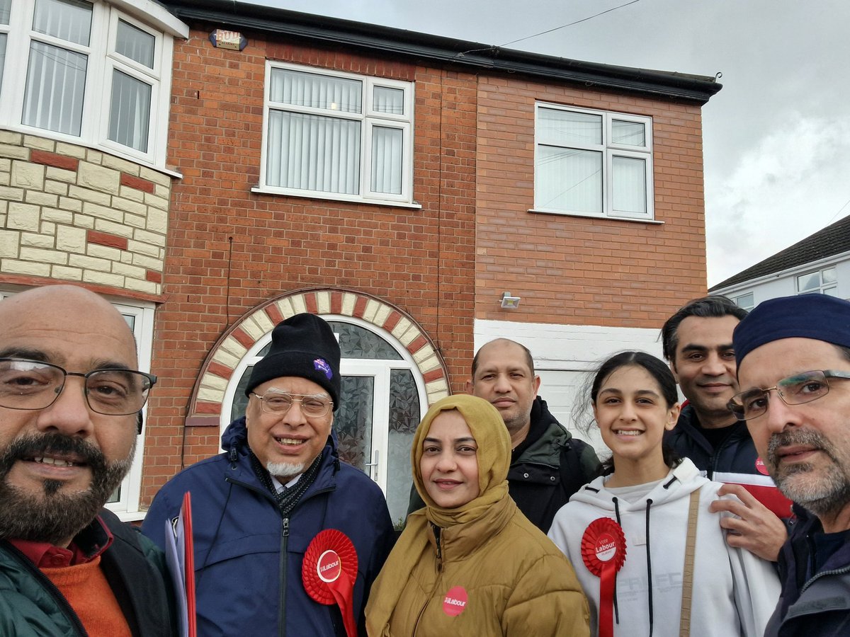 A great session on the #labourdoorstep. Lots of support for our <a href="/UKLabour/">The Labour Party</a> team in Spinney Hills. Great to have Dr Chowdhury and our youngest supporter Eshaal.