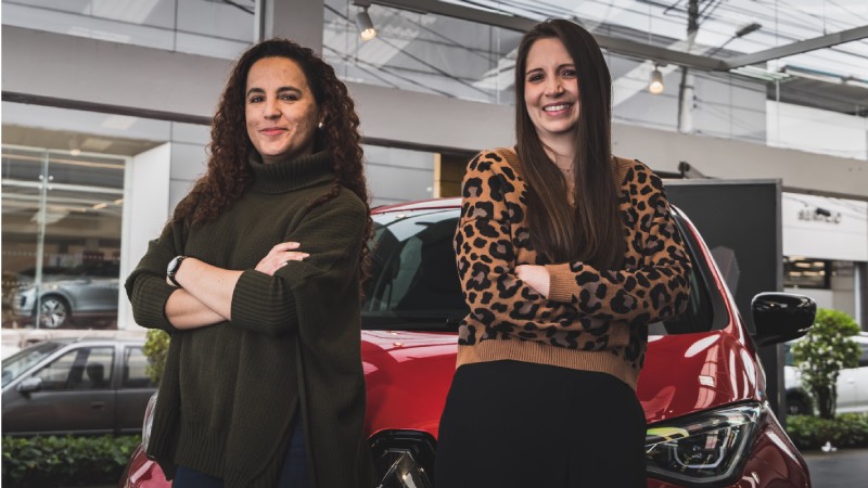 acelerandocol's tweet photo. #FelizMartesATodos 🎙👩‍🦱 En #MujeresAlVolante, #podcast de #Acelerando, hablamos con #DianaMontañez, Gerente General de #AutoStok🎙👩‍🦱. Los detalles en: https://t.co/mVBLneWs5i @AutoStok @AutostokTeam
#acelerando #Autostok #podcast #dianamontañez #renault #colombia https://t.co/xSW7Cja6PH