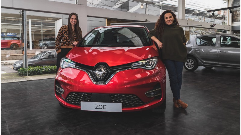 acelerandocol's tweet photo. #FelizMartesATodos 🎙👩‍🦱 En #MujeresAlVolante, #podcast de #Acelerando, hablamos con #DianaMontañez, Gerente General de #AutoStok🎙👩‍🦱. Los detalles en: https://t.co/mVBLneWs5i @AutoStok @AutostokTeam
#acelerando #Autostok #podcast #dianamontañez #renault #colombia https://t.co/xSW7Cja6PH