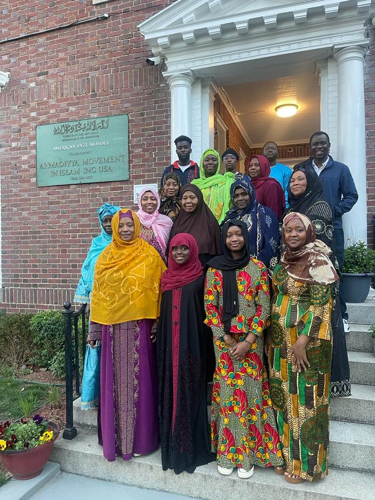 FazlMosque's tweet photo. Sisters of Eemaan and their families welcomed for last night's wonderful #Iftar at the historic @FazlMosque. #SierraLeone #Islam #Ahmadiyya https://t.co/bDeSCVcEyC
