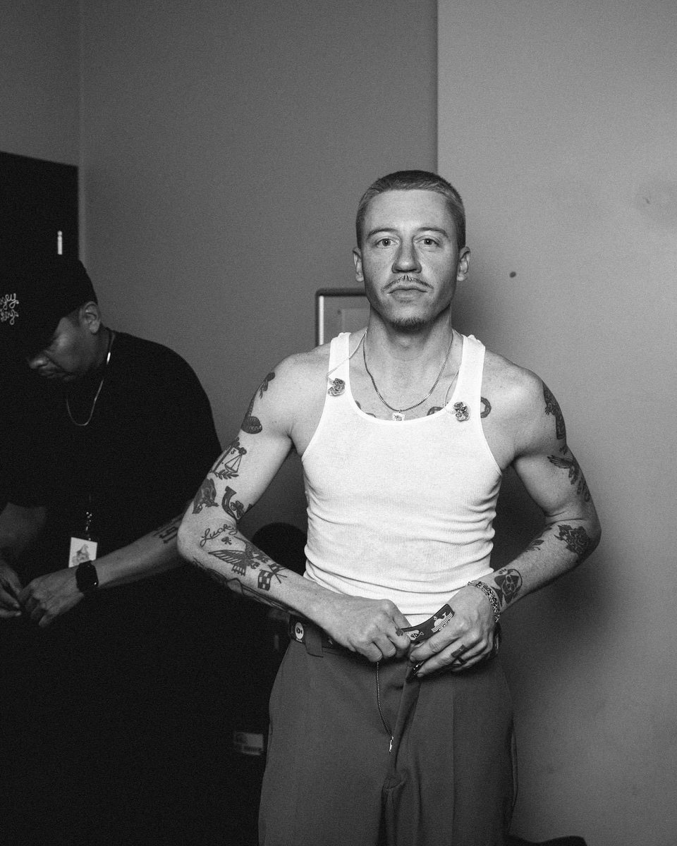 macklemore's tweet photo. I love you Manchester…That was perfect 🇬🇧 https://t.co/QzRB9lBKSa