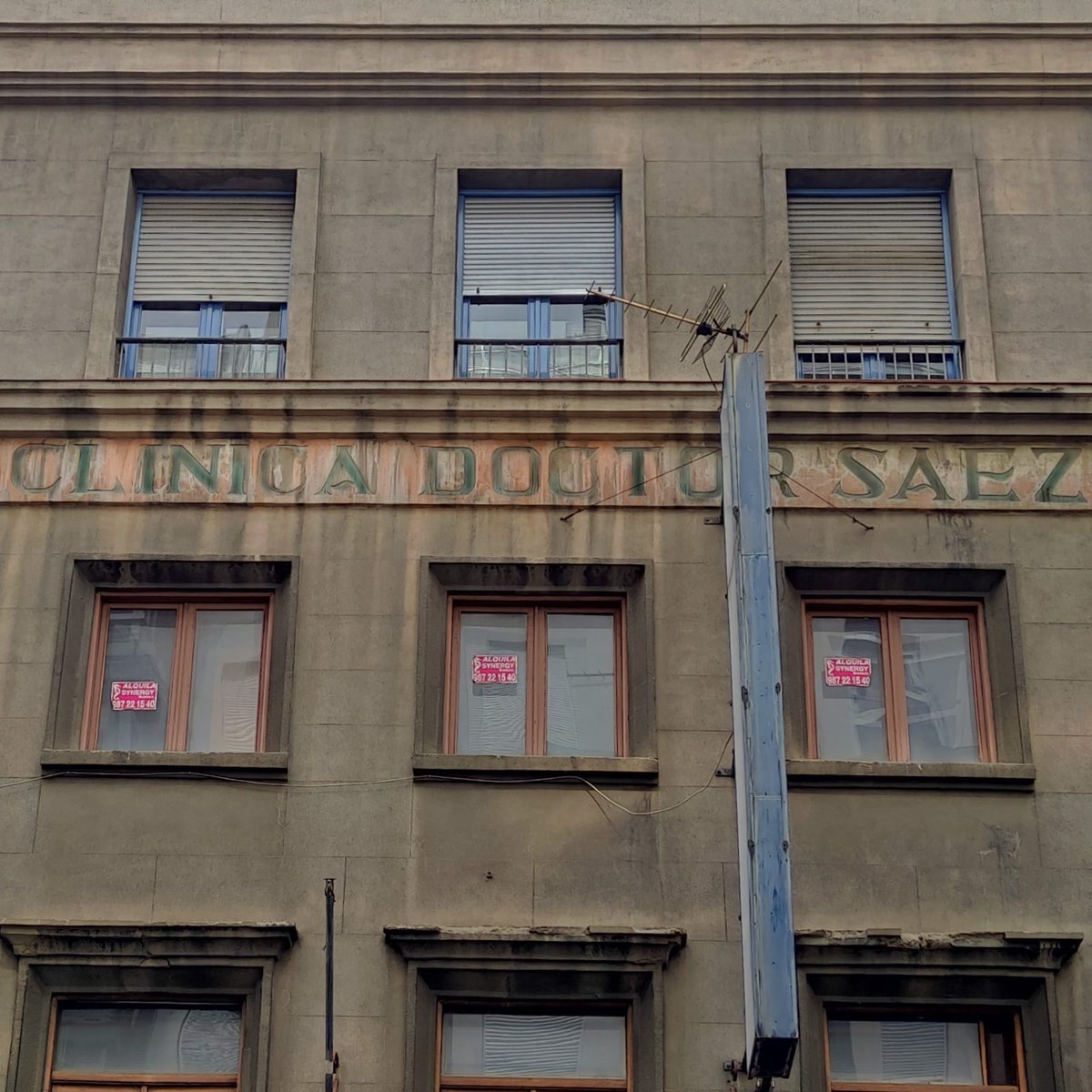 Clínica Dr. Saéz // Avda. República Argentina 13 // León

Toda la historia, en instagram 📸👇🏻
instagram.com/p/Cq4qQHrobsn/…

Foto: <a href="/ordasjavier/">Javier Ordás</a> 

<a href="/patrimografico/">Red Ibérica en Defensa del Patrimonio Gráfico</a> #patrimoniografico #leonesp #tipografia #rotulos #signs #typpography #photography #rotulandia