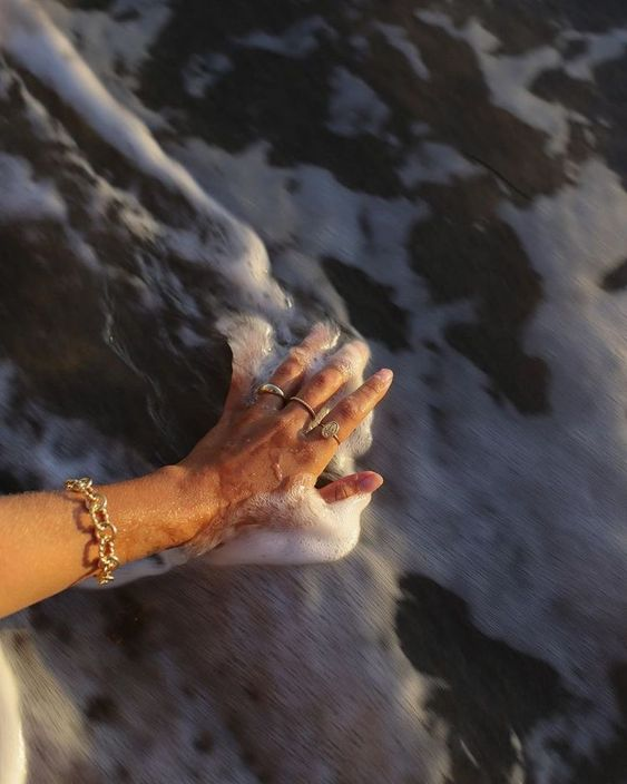 adacatalinaa's tweet photo. speak in oceans, love in sunsets https://t.co/UIKMstDfLa