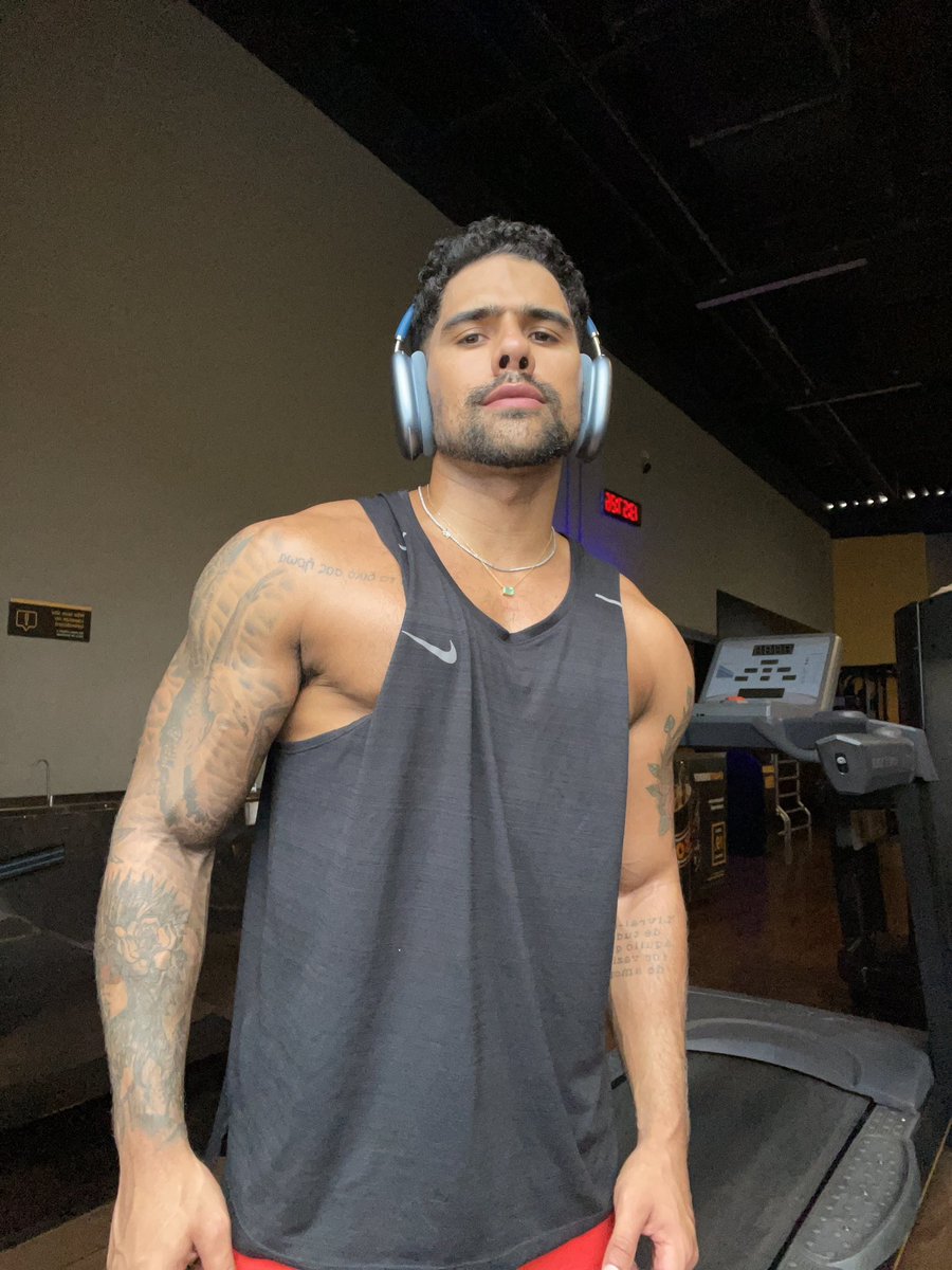 BrVinis's tweet photo. Good afternoon 🌞 
At the GYM…

Então, bora mandar um treino? https://t.co/oG9eC7mucU