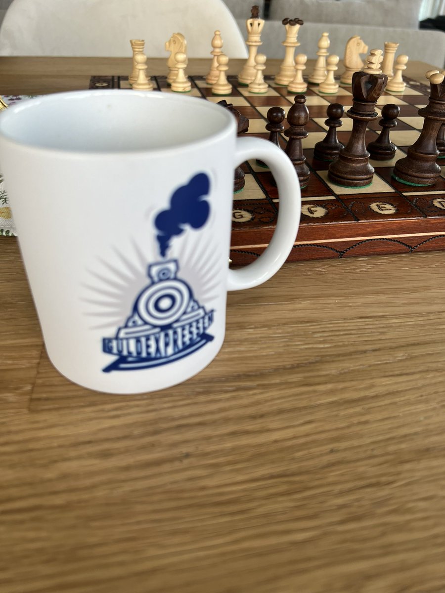 Sometimes the train gets delayed, but don’t worry this train always reach the destination🤗 #guldexpressen