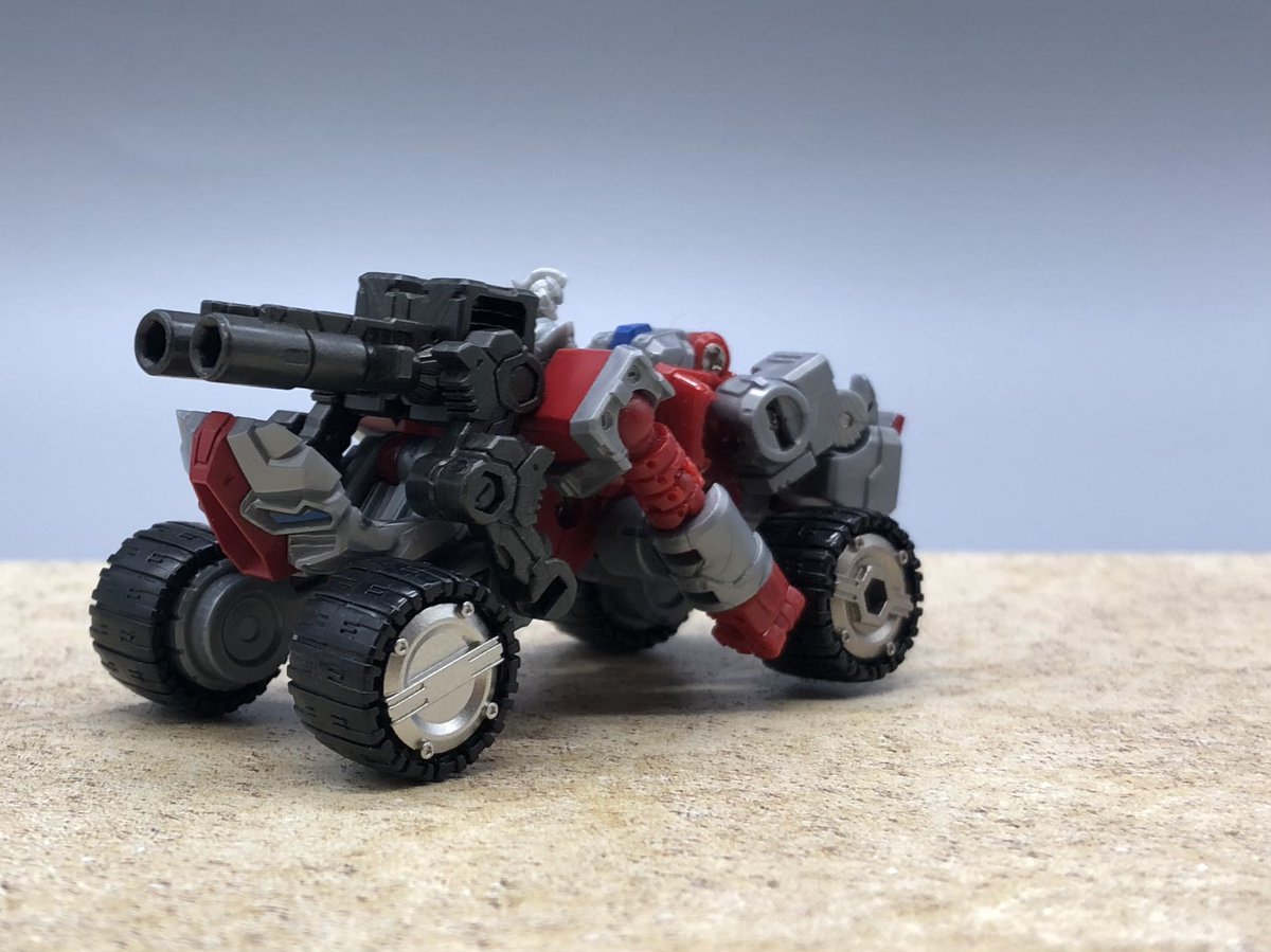 P2NPA7jsAtoB6Uq's tweet photo. #ダイアクロン　
グリッドマンカー

グリッドスーツが変形したスーパーカーです
アオシマ合体シリーズのイメージ(^^) https://t.co/XYXokNNObR