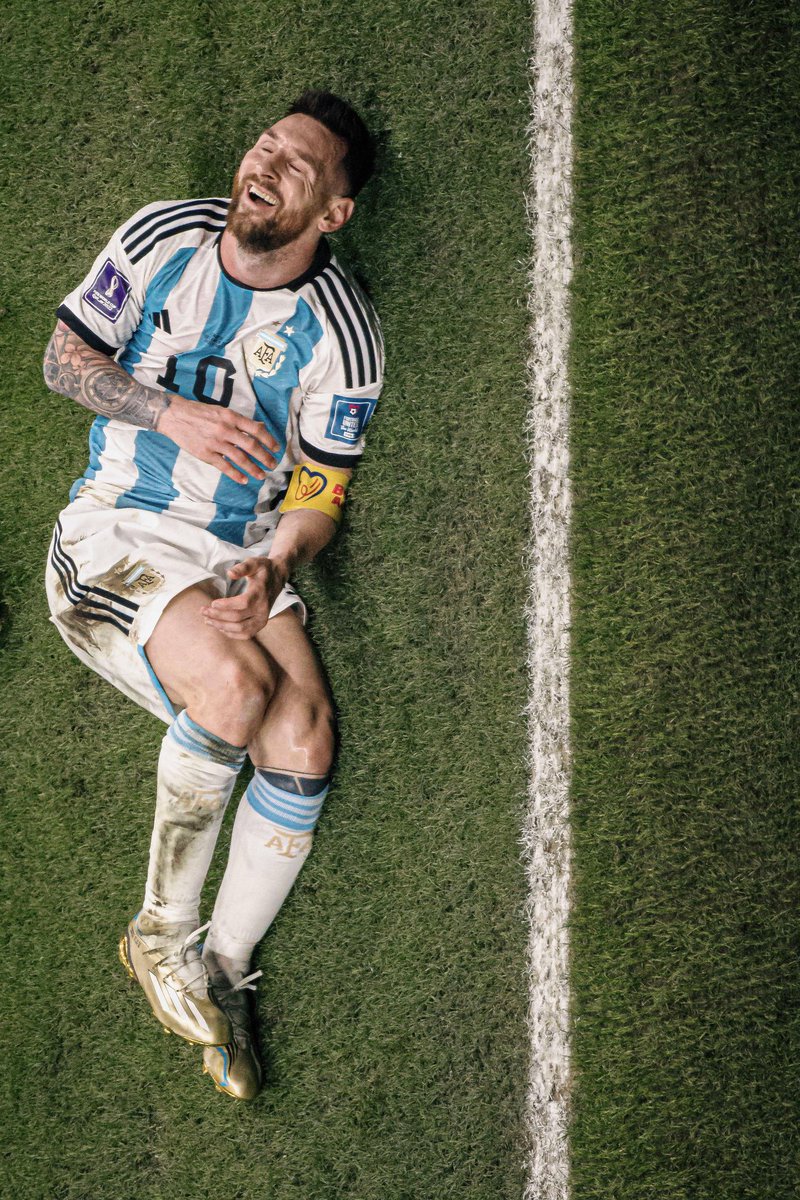 Messias30_'s tweet photo. Se divertía en semifinales de una Copa del Mundo. Qué locura https://t.co/BqPHc3qaSz