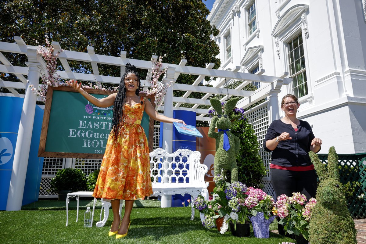 Check out these new images of Halle Bailey's visit to the White House as a guest reader for the Annual #EasterEggRoll. 🤍🐰💐 (1/2)