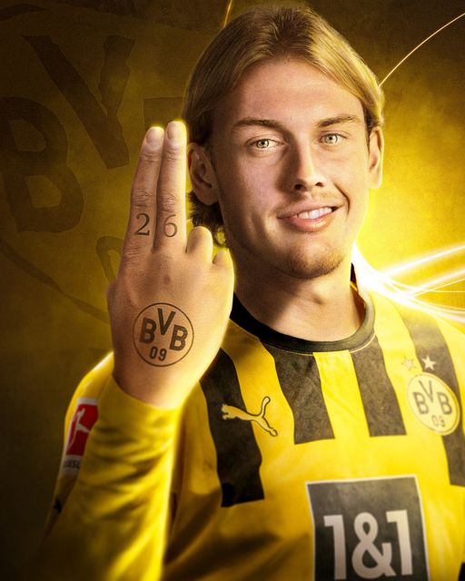futebolnoventa's tweet photo. OFICIAL: Julian Brant renova com o B. Dortmund até 2026.

#Julian #Brant #BVB https://t.co/2M5e15L7kj