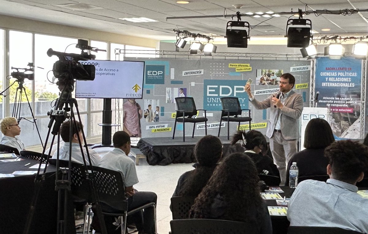 fidecooppr's tweet photo. ¡Gracias a la @ligacoop por invitarnos al evento #EmpresarismoSolidario en #EDPCOLLEGE ! Allí presentamos formas de acceso a capital para #CooperativasJuveniles. También compartimos con las cooperativas #ARACoop, @CabaCoop y #REMCoop. https://t.co/pJVqktR4Cb