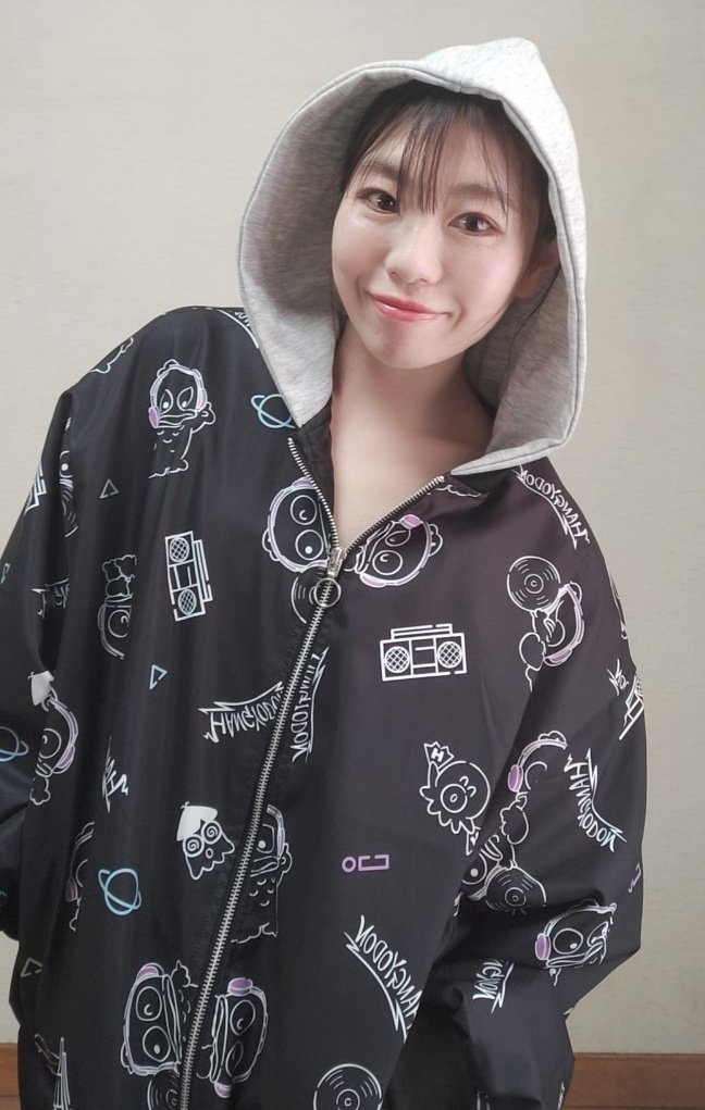 chan96167155's tweet image. ここ最近の勝負服🌈これで新幹線乗ったら知らない集団からめちゃくちゃ笑われました🫠笑　関西からのウケは良かった🤣
フリーサイズだから148cmが着ると萌え袖に🙃
#パシオス #パシオスnet #ハンギョドン #サンリオ #ピューロアンバサダー #サンリオファッション #勝負服 #レッスン着 #148cm