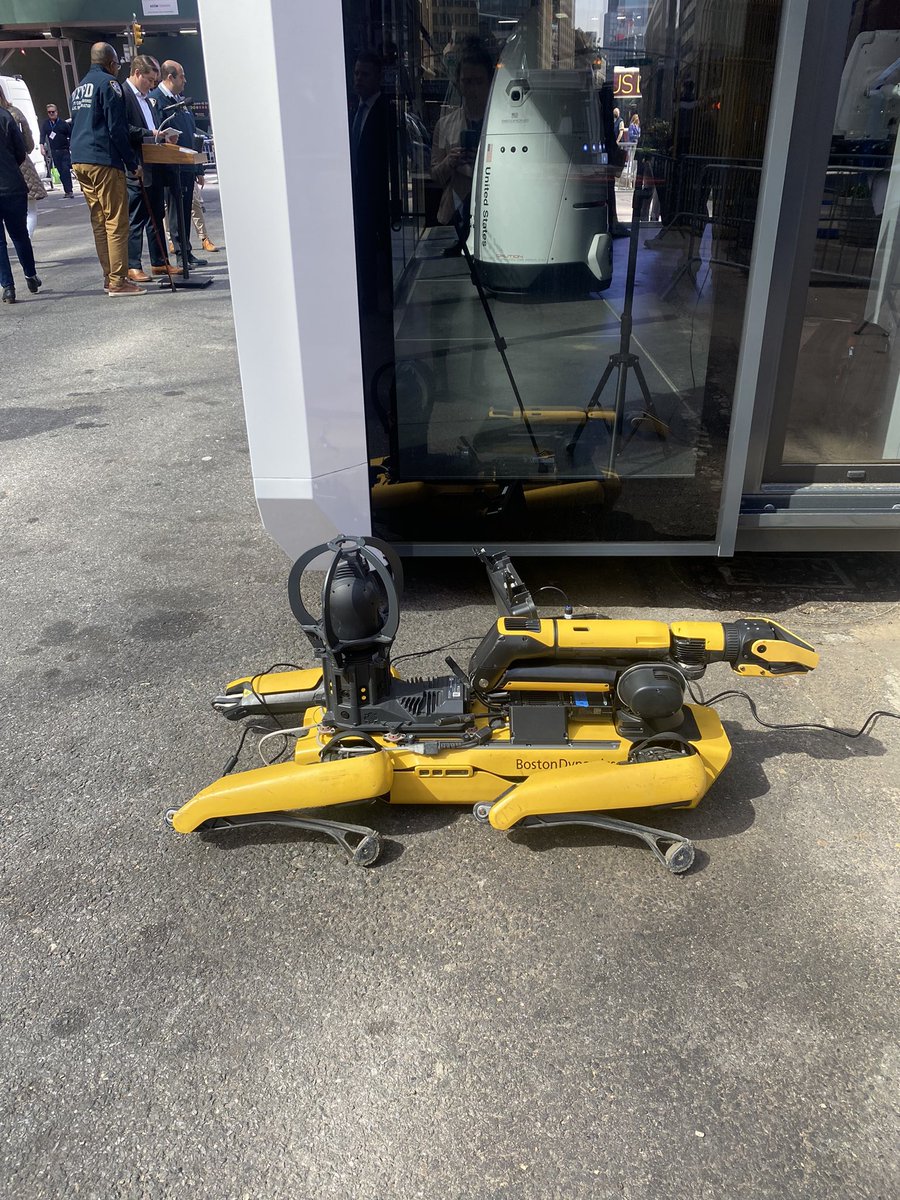 bern_hogan's tweet image. “I’m a computer geek. I think technology is here and we cannot be afraid of it,” @NYCMayor says in Times Square, rolling out 2 new technologies the NYPD will use to supplement the PD. 

A contract for “Digi dog” was previously axed after criticism over surveillance methods &amp;amp; cost