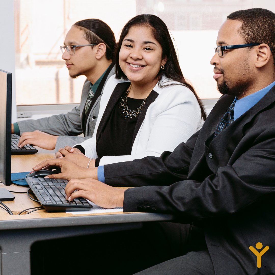 YearUpBayArea's tweet photo. The experiences students have at Year Up can jumpstart their careers. Save you seat and apply now! https://t.co/BBtKWgKOCr
