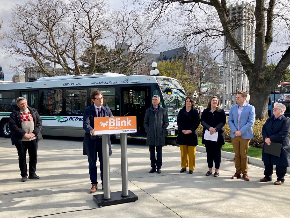 Rob_Fleming's tweet image. Faster, more reliable public transit is here to connect the growing Westshore communities and downtown Victoria! Pleased to celebrate the launch of the new Route 95 Blink RapidBus this morning with @BCTransit and our partners in local government.