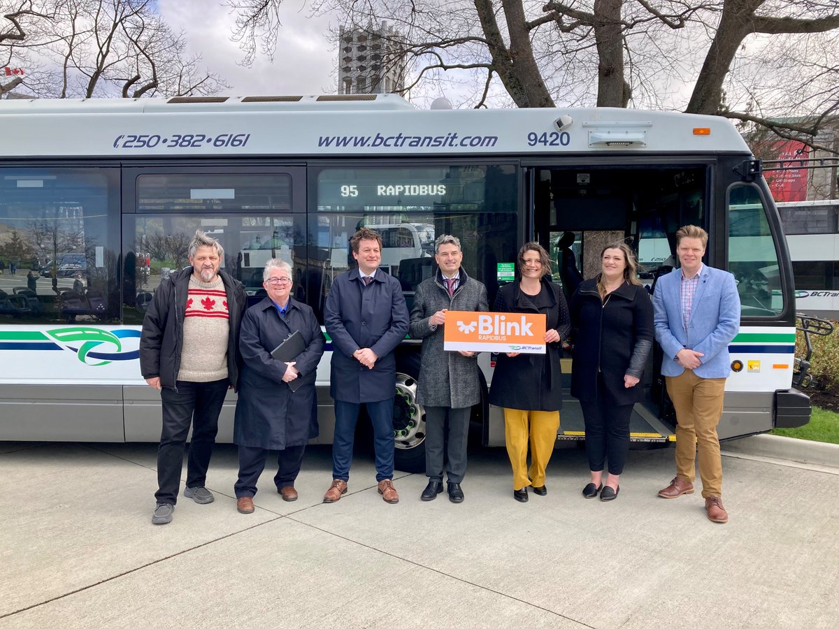 Rob_Fleming's tweet image. Faster, more reliable public transit is here to connect the growing Westshore communities and downtown Victoria! Pleased to celebrate the launch of the new Route 95 Blink RapidBus this morning with @BCTransit and our partners in local government.