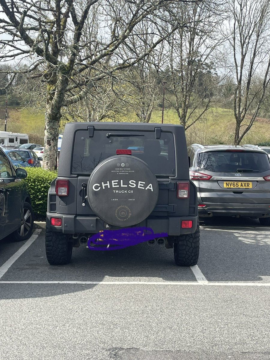 Gaynor_Ev's tweet photo. I thought the term was #ChelseaTractor but is seems they now have an official name. If you can’t park it, don’t buy it! Style over substance or unnecessary showmanship? @Wankpanzer https://t.co/DMdQzoYo4g