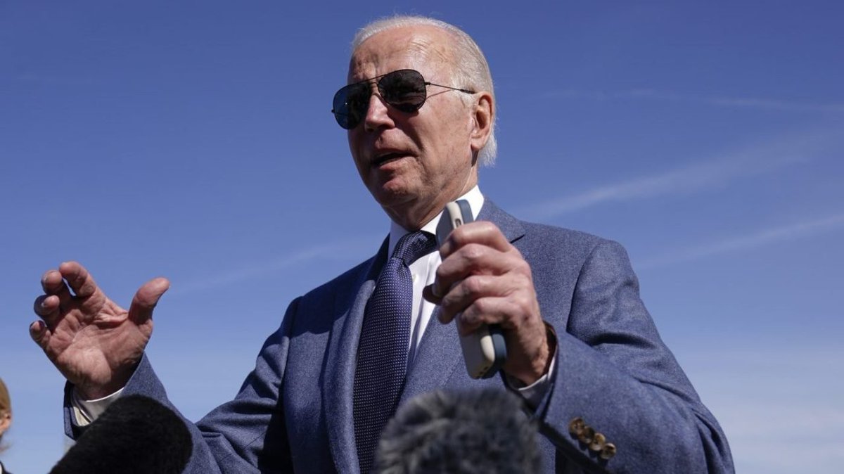 thehill's tweet image. Biden calls Russia detention of journalist Evan Gershkovich "totally illegal" trib.al/3RmlOoV