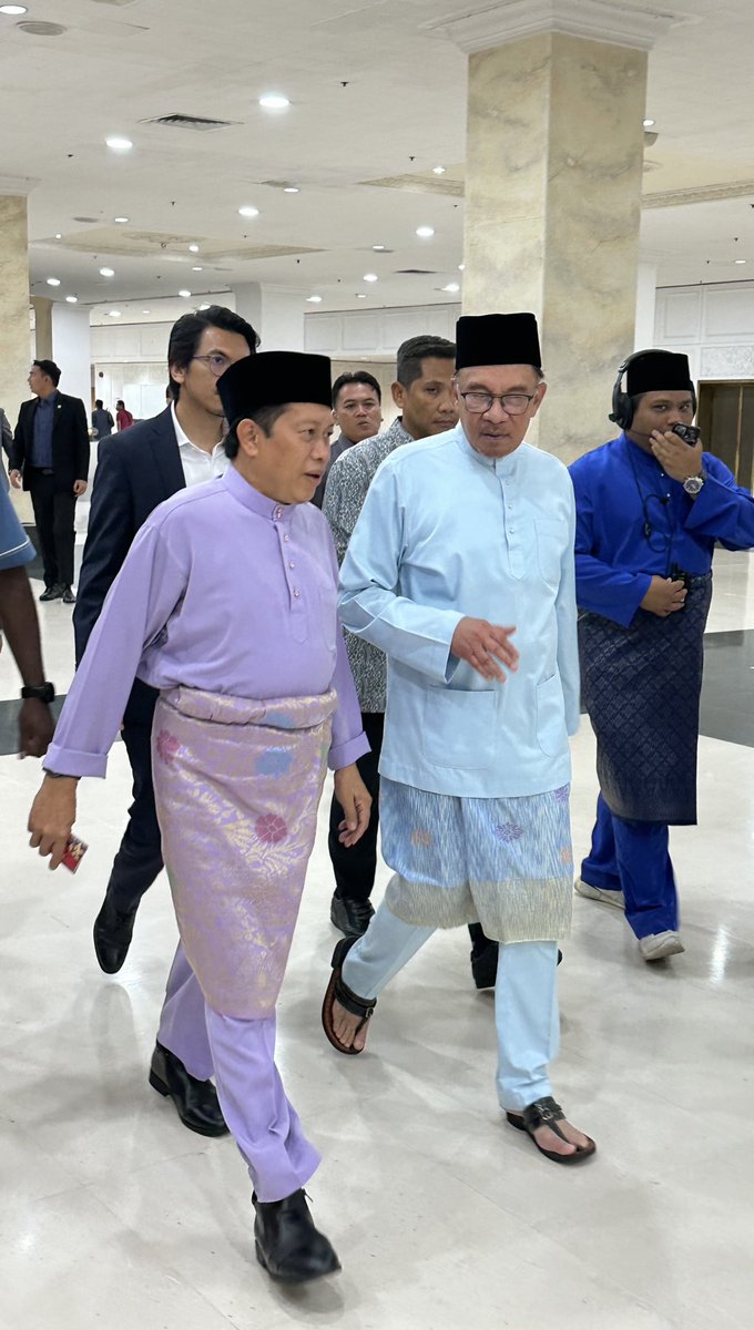 ahmadmaslan's tweet photo. #DewanMerdeka #WTCKL-tempat yg melakar banyak sejarah & peristiwa politik & sosial.
Pada malam 11/4/23, suatu sejarah terukir bila YAB DS @anwaribrahim setelah lebih 20 tahun, kali pertama berada di dewan ini semula utk Berbuka Puasa #Ramadan dgn pengamal media & penggiat seni. https://t.co/M3nAuyJKLO