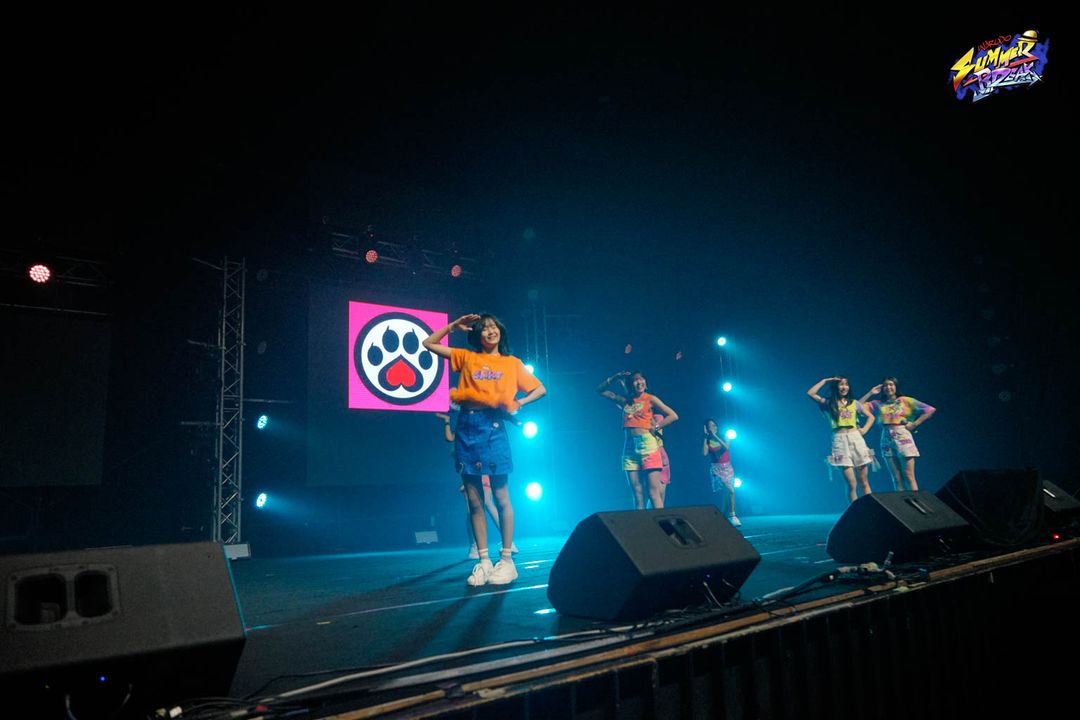 WarudoShow's tweet photo. ขอขอบคุณทีมงาน ผู้บริหารของวง Siamese Kittenz ที่มาแจกความสดใส ความสนุก ในงาน Warudo Summerbreak
และขอให้น้องแมวทุกคน เดินหน้า ทำตามความฝันของตัวเอง ไปให้สุดทางเลยนะครับ สู้ๆน้า!!
#WarudoSummerBreak
#WarudoShow
#SMKT #SiameseKittenz #แมวสยาม https://t.co/SzcCAwh2ad