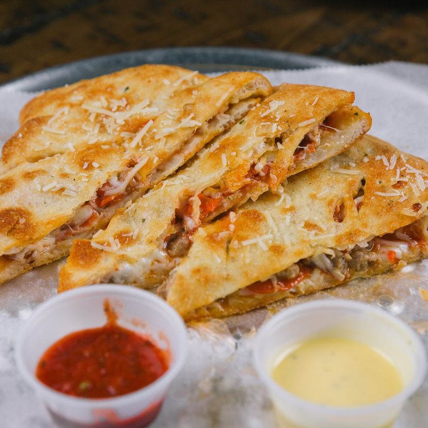 paliosazle's tweet photo. Taco Tuesday who? It's all about Calzone Tuesday! 😍👌 #CalzoneLove #TuesdayTreats #FoodieLife
Get $5 OFF on online orders above $30
Hurry! Try our bestselling calzones - https://t.co/F1KBwAT4fD or visit 168 Park Place, Azle, TX 76020
.
.
#paliosazle #pizzanight #pizzalover l https://t.co/qnjecTV0Kt