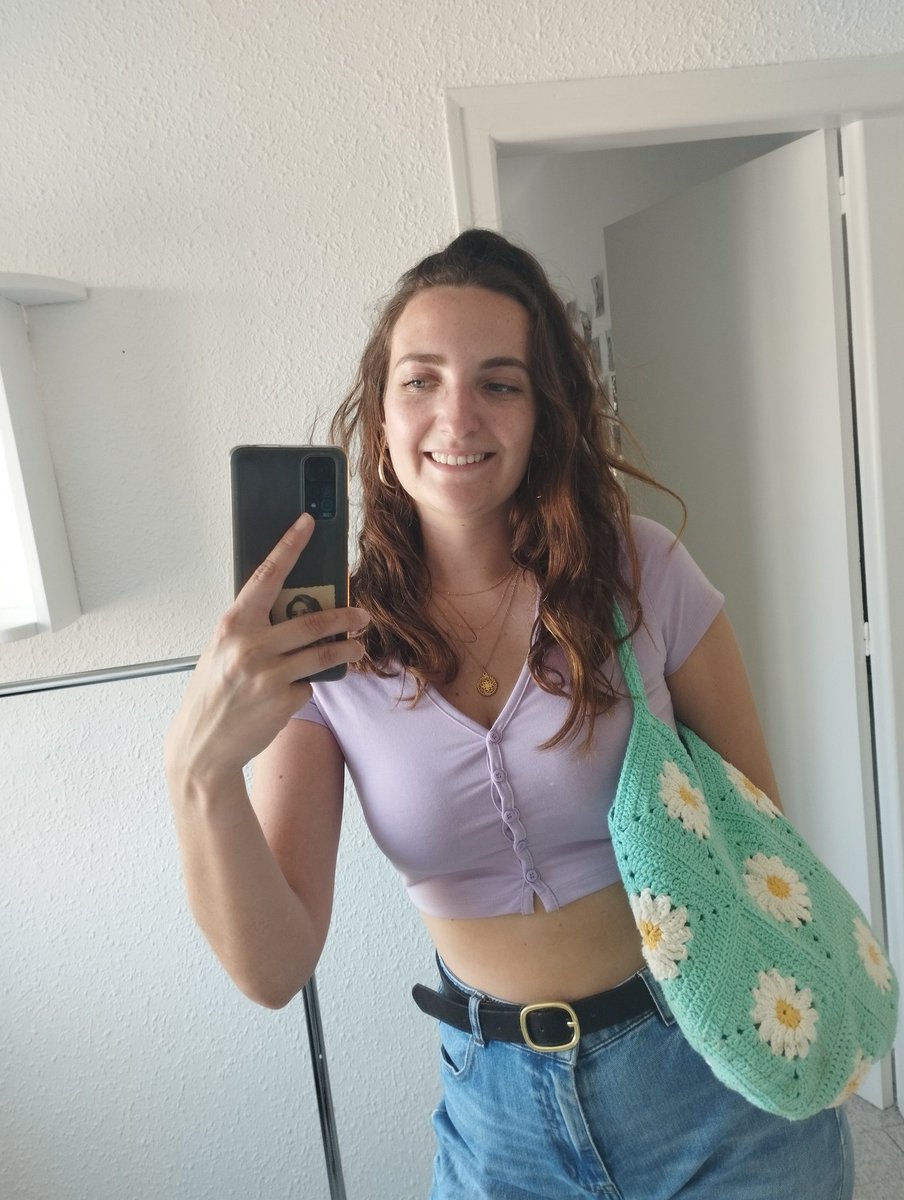 marialaza12's tweet photo. La madre de doñitis me ha hecho este bolso precioso con bolsillos interiores muuuuy cómodos. Además es una persona relinda❤️ https://t.co/hahLkM7cB9
