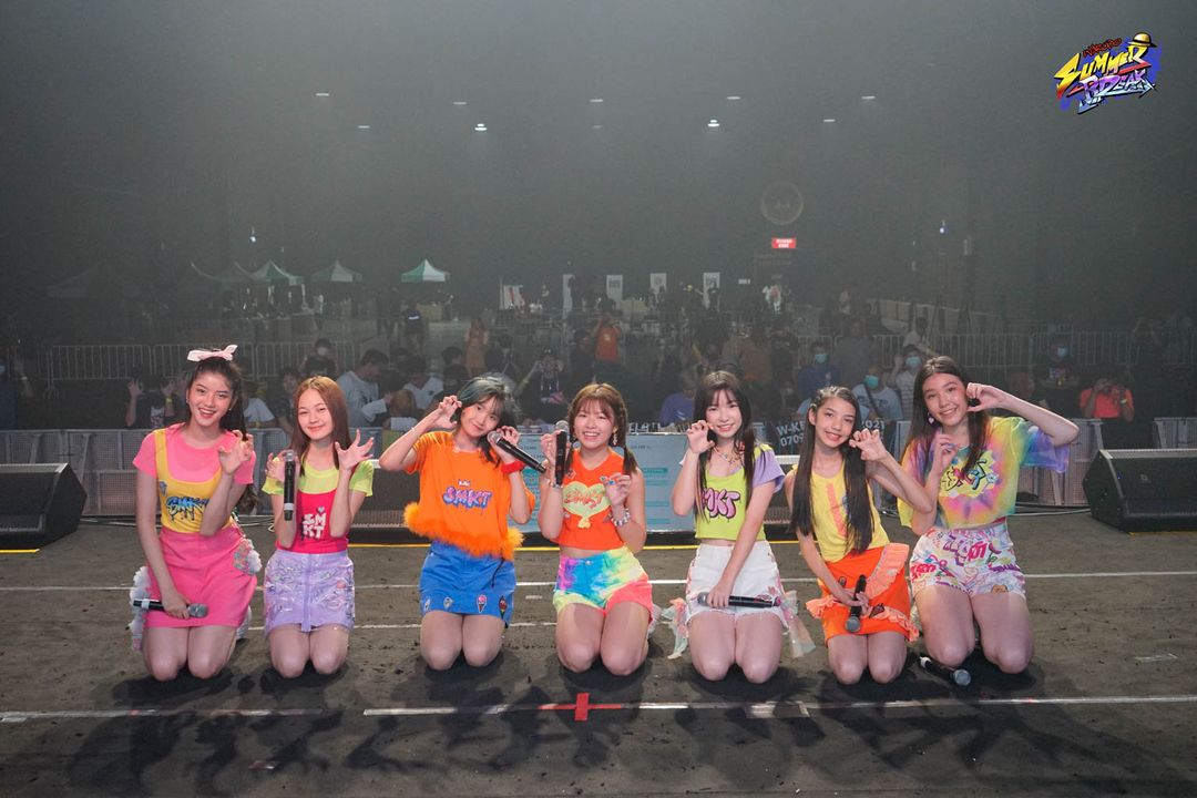 WarudoShow's tweet photo. ขอขอบคุณทีมงาน ผู้บริหารของวง Siamese Kittenz ที่มาแจกความสดใส ความสนุก ในงาน Warudo Summerbreak
และขอให้น้องแมวทุกคน เดินหน้า ทำตามความฝันของตัวเอง ไปให้สุดทางเลยนะครับ สู้ๆน้า!!
#WarudoSummerBreak
#WarudoShow
#SMKT #SiameseKittenz #แมวสยาม https://t.co/SzcCAwh2ad