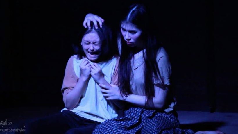 lolitascak3's tweet image. นอกจากนี้ไม่กี่ปีก่อนก็มีนักศึกษามหาลัยขอนแก่นนำไปสร้างเป็นละครเวทีที่ชื่อว่า #วิปลาส และในช่วงสร้างก็เกิดเรื่องที่น่ากลัวขึ้นหลายอย่าง ทั้งเห็นบุคคลปริศนา เจอโกศในบ้านที่ไปถ่ายทำ เจอข้าวของบรรยากาศเป็นใจสุดๆ และยังบังเอิญไปถ่ายบ้านที่มีคนตายจริง เกิดอุบัติเหตุ ฯลฯ หลอนมากๆ