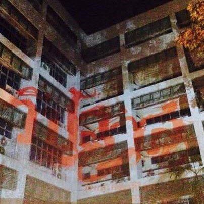 lolitascak3's tweet image. นอกจากนี้ไม่กี่ปีก่อนก็มีนักศึกษามหาลัยขอนแก่นนำไปสร้างเป็นละครเวทีที่ชื่อว่า #วิปลาส และในช่วงสร้างก็เกิดเรื่องที่น่ากลัวขึ้นหลายอย่าง ทั้งเห็นบุคคลปริศนา เจอโกศในบ้านที่ไปถ่ายทำ เจอข้าวของบรรยากาศเป็นใจสุดๆ และยังบังเอิญไปถ่ายบ้านที่มีคนตายจริง เกิดอุบัติเหตุ ฯลฯ หลอนมากๆ