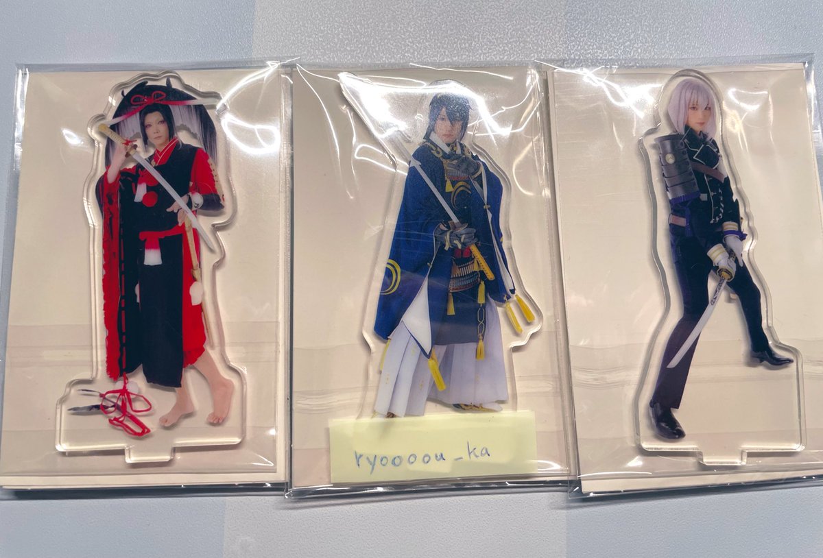 ryoooou_ka's tweet photo. 【交換】映画 刀剣乱舞 黎明　アクリルスタンド アクスタ

（譲）三日月宗近、小烏丸、骨喰藤四郎

（求）山姥切長義

郵送でのお取引希望です。検索からでもお気軽にお声がけください。 https://t.co/iVkiQqF2rD