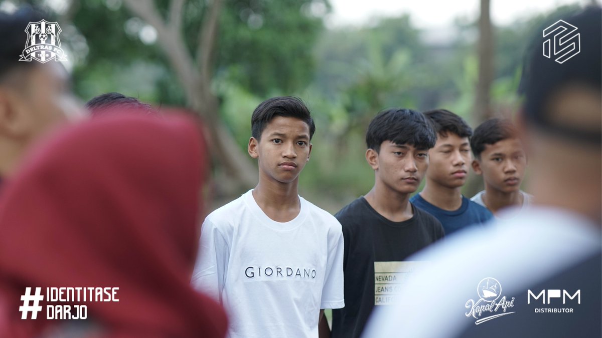 Parents 🤝 Deltras Footbal Academy

Terima kasih untuk para wali siswa yang selalu memberikan dukungan kepada bibit-bibit muda untuk menyalurkan talenta terbaik mereka di akademi kami!

Nothing beats the support of your family! ❤️

#DeltrasAcademy #Deltras #IdentitaseDarjo