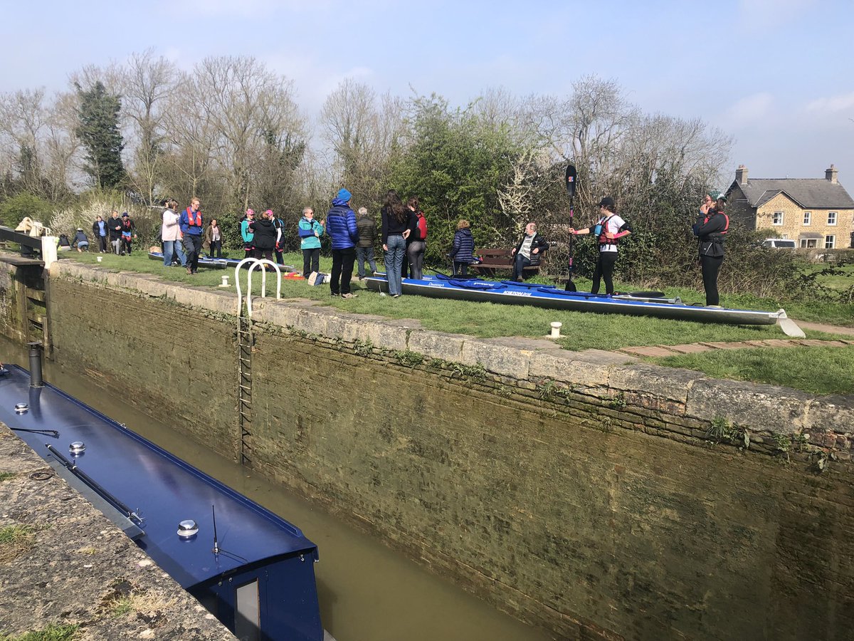 Over Easter we had a flotilla of  Canoeists pass through, they were doing the Devizes to Westminster canoe race unfortunately they had to stop at Reading due to portage points being flooded, they decided to return to Devizes and canoe to Bath instead.
#volunteerbywater