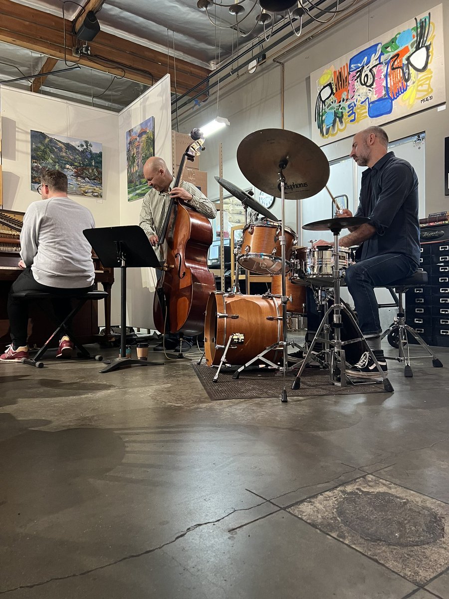 SaulGonzalezCA's tweet photo. With a big group of regulars looking on, the morning weekday jazz set at Jones Coffee in Pasadena in full swing before 9:00 a.m.  #Pasadena #JonesCoffee https://t.co/zItA5JwuxA
