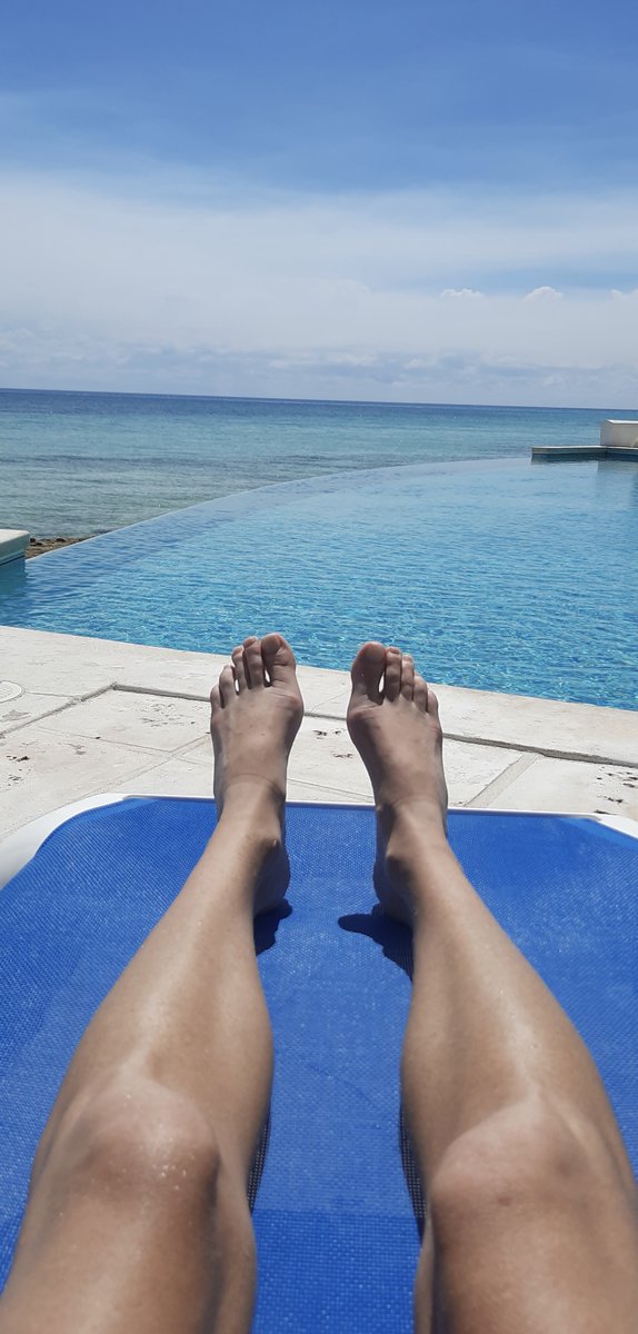 Living my best life! Prepping for my next photoshoot for my new release 'Forward' Coming out in May! #terrataramusic #terratara #newrelease #caribbean #bluewater #torquisewater #singerlife #songwriterlife #musicianlife #legsfordays #legs #feet #pool #pooltime #ocean #oceanlover