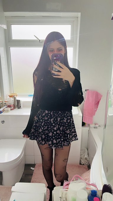 ootd + purple hair 💜 https://t.co/LaGDyPhXZ5