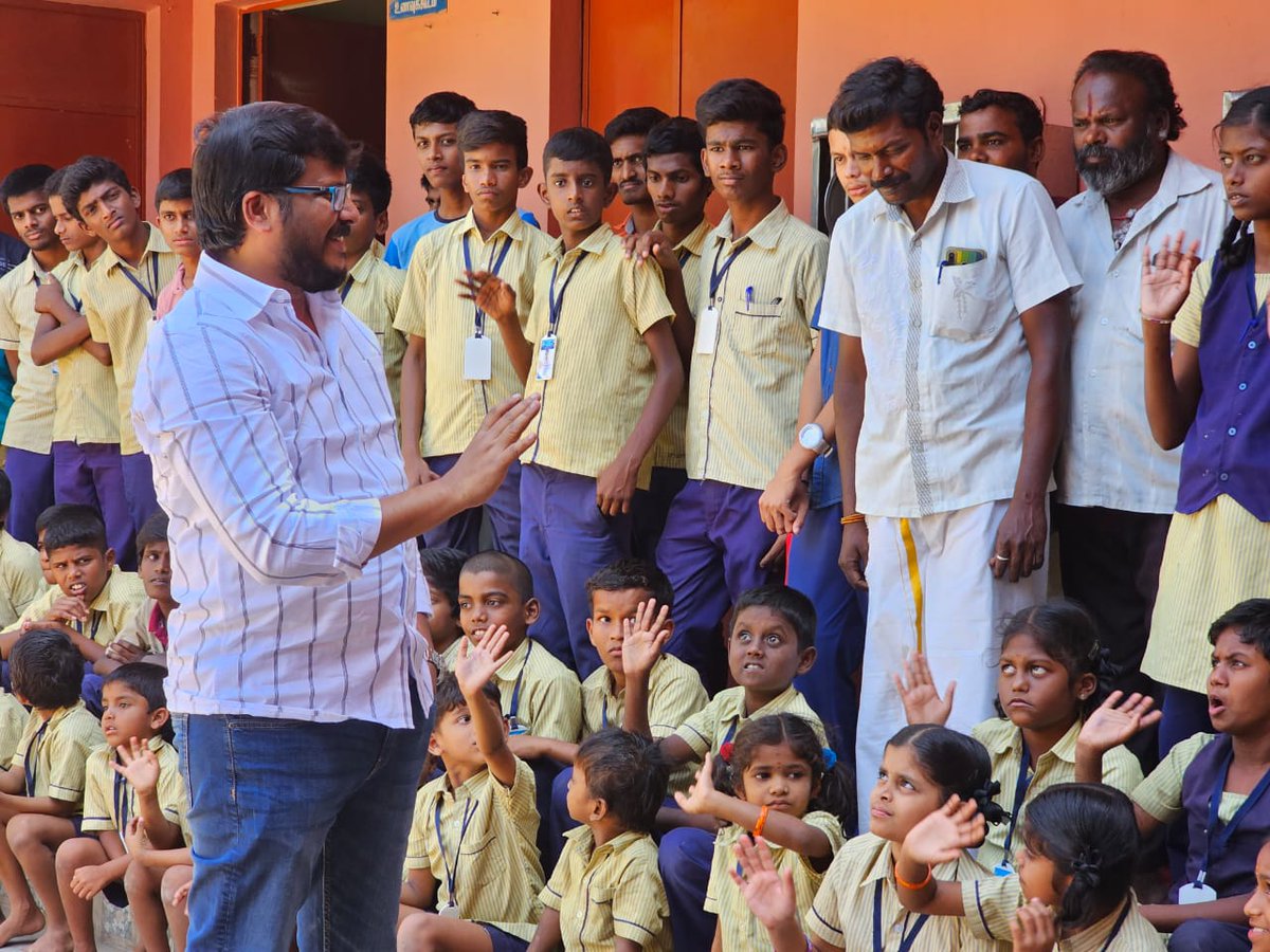 BharathanPic's tweet photo. இன்று 11-04-2023-ல்  அண்ணன் Dr @RVBharathan அவர்களின்  பிறந்தநாளை முன்னிட்டு #தர்மபுரி #ரோட்டரி_விவேகானந்தா #மாற்றுத்திறனாளிகள்_உயர்நிலைப்_பள்ளியில் மாணவ மாணவிகள் முன்னிலையில் பிறந்த நாள் விழாவை கொண்டாடினார்.
(2-1) https://t.co/eO1ftk9dB4