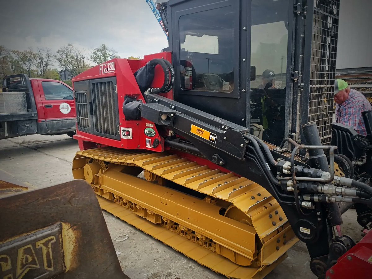 FoleyEngines's tweet photo. Fecon Mulcher Gets Cat Cat D3 Dozer Undercarriage that supports 19,000 lbs https://t.co/rDNySb981v #builtforlife #mulchermafia #forestry #mulcher #Caterpillar #Fecon https://t.co/d7N61X2hIX