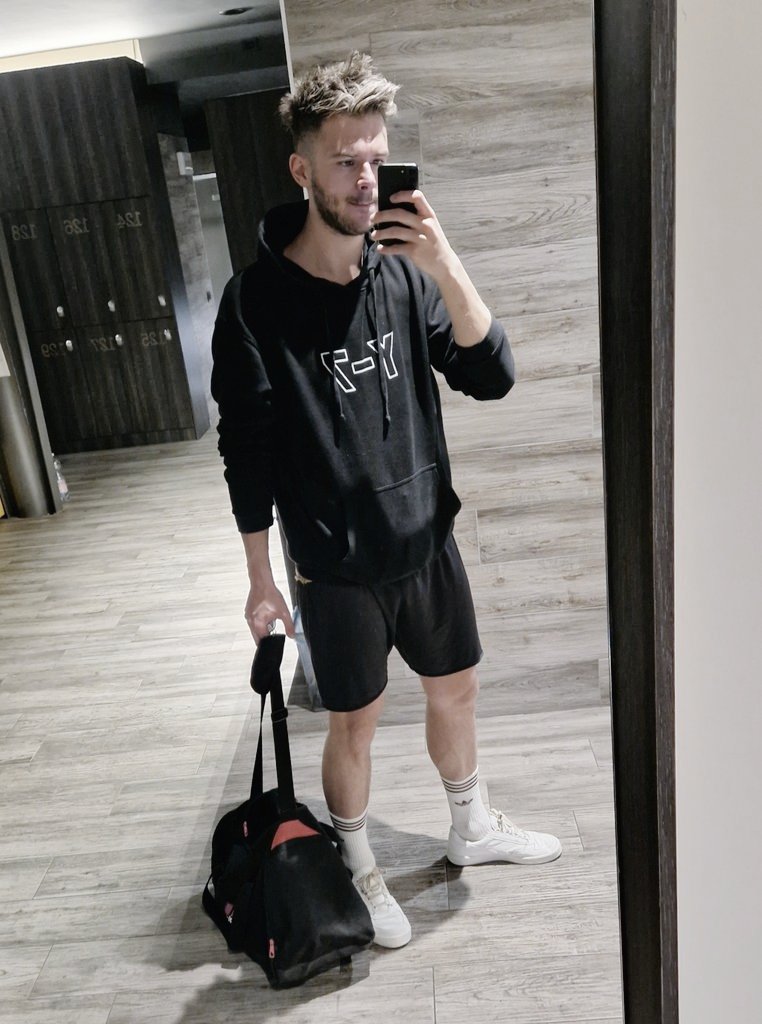 Fil_is_tall's tweet photo. Gym time! Start again. Last beats before summer.
.
.
#gym #cuteboy #sporteear #gay #cuteboy #gayboy #adidas #gymbro #italianboy #workout https://t.co/flH9L7Olnj