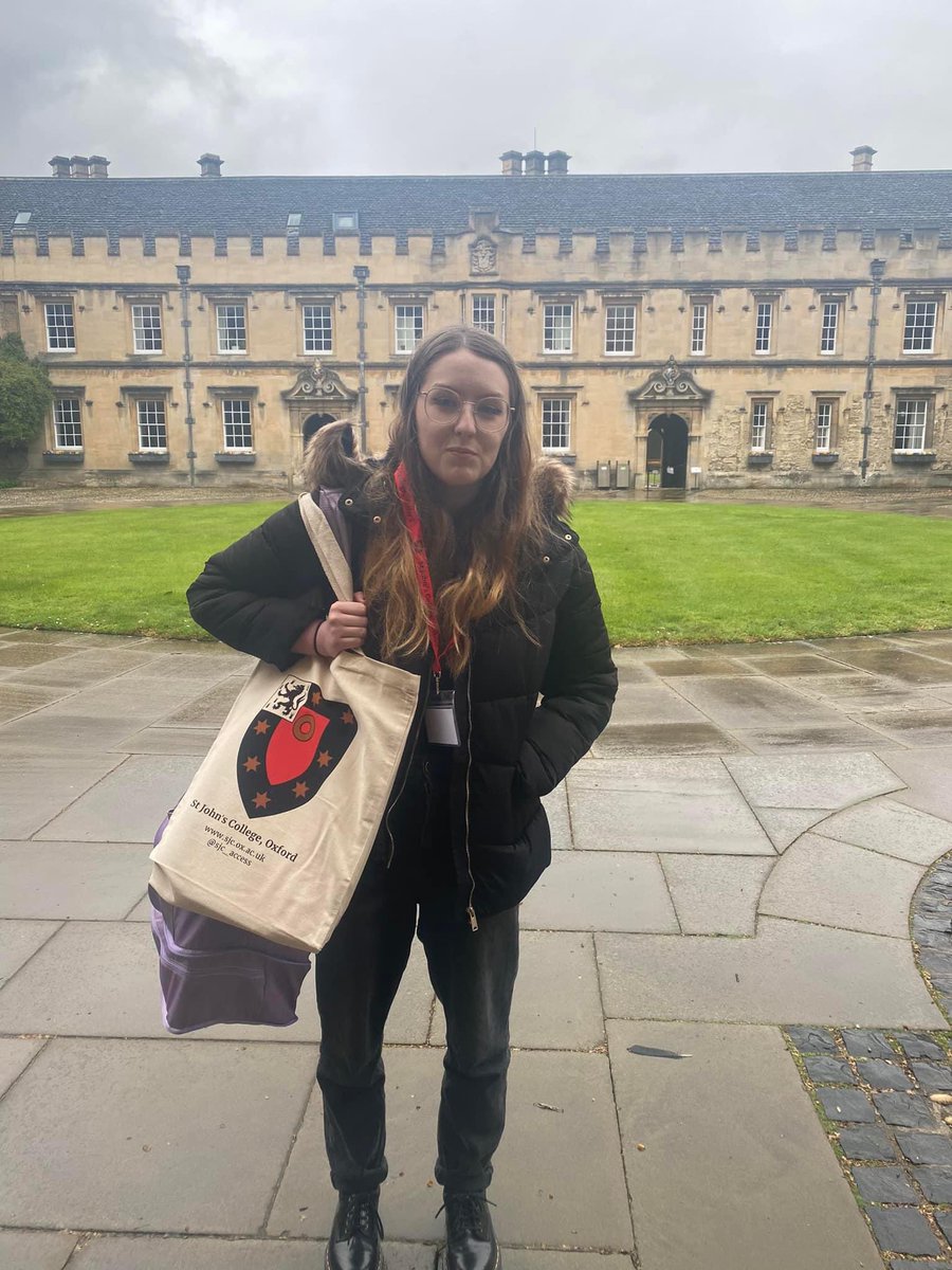 debnewt99's tweet photo. Katy dropped off at St John’s xx https://t.co/8GsxeMc8BM