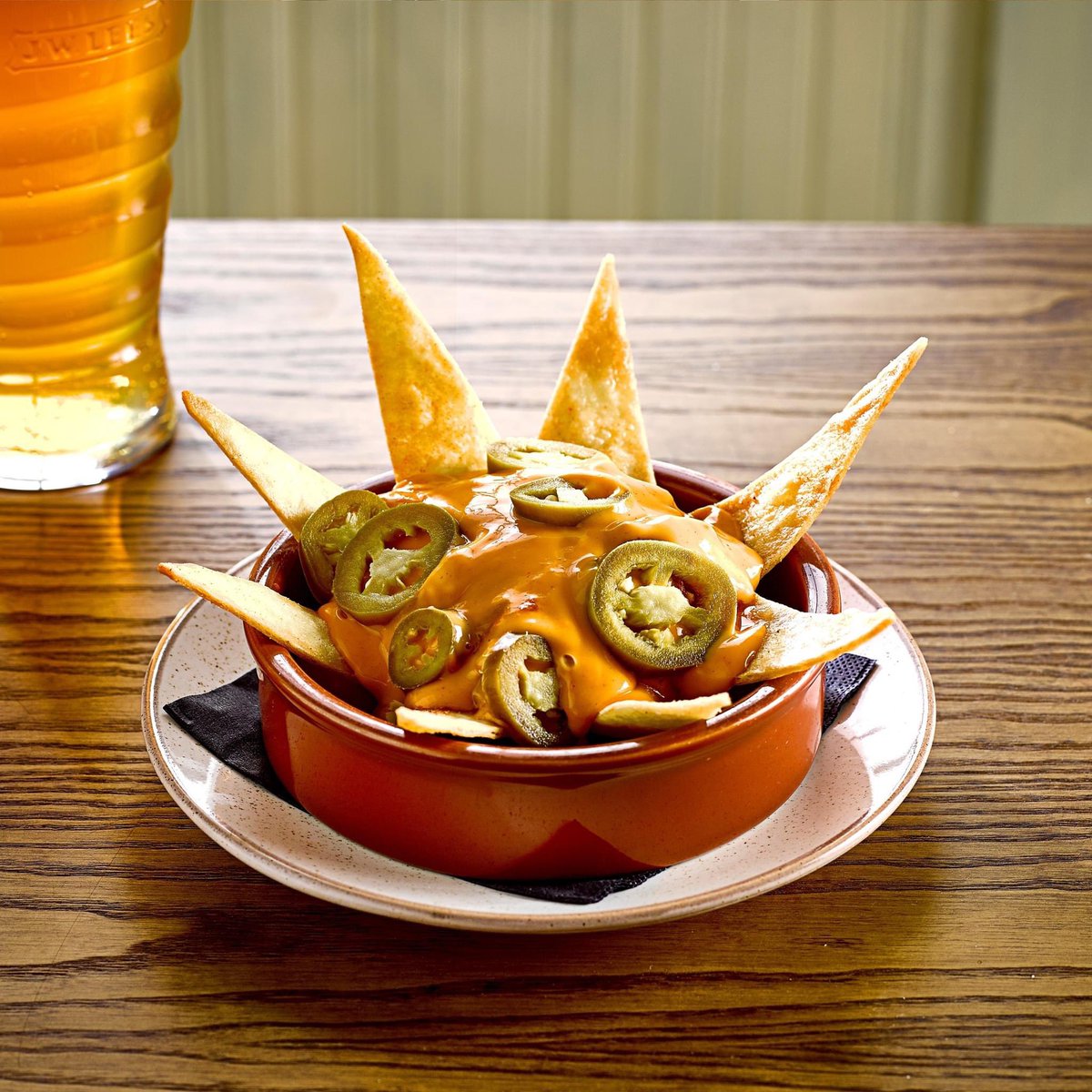 TheUrmston's tweet image. ✨DISH OF THE WEEK✨
Our tasty Chilli Cheese Nachos 🌶🧀with hand fried nachos, chilli con carne and gooey jalapeno cheese, perfect with a pint on a wet &amp;amp; windy day #dishoftheweek
